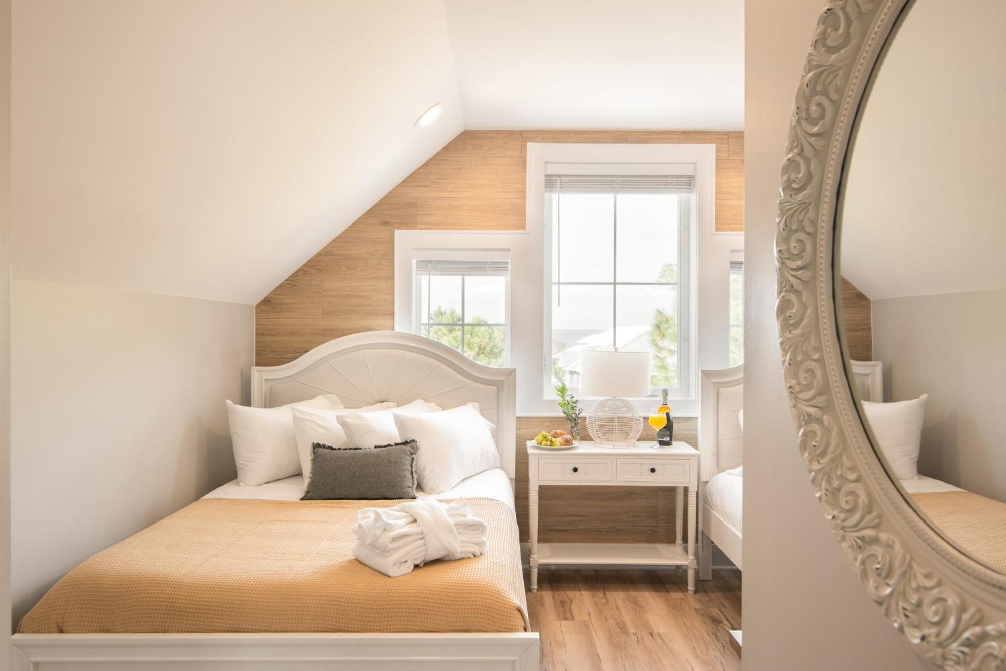 Edgewater By Avantstay Gorgeous Character Lakefront Home W Private Dock دستين المظهر الخارجي الصورة