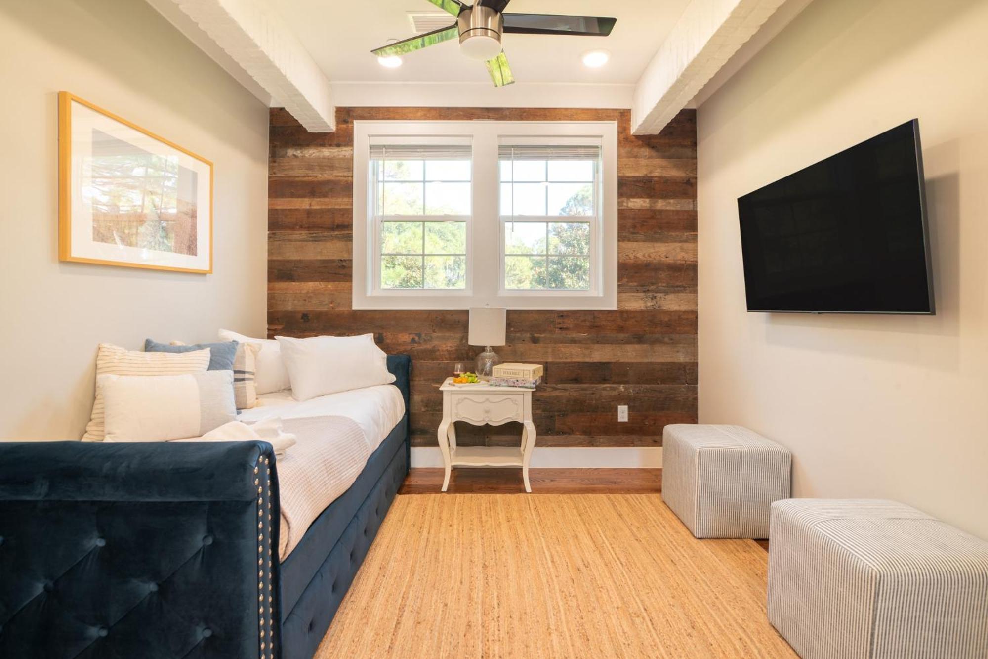 Edgewater By Avantstay Gorgeous Character Lakefront Home W Private Dock دستين المظهر الخارجي الصورة