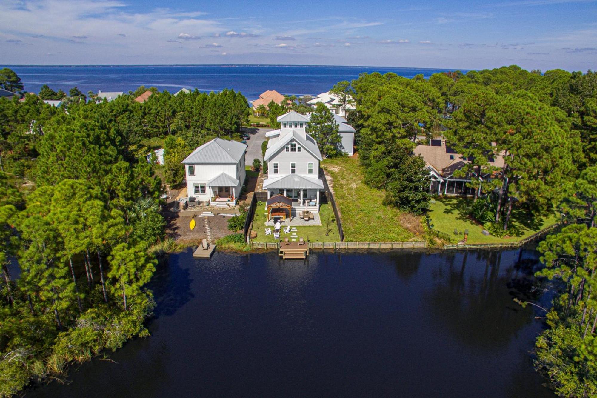 Edgewater By Avantstay Gorgeous Character Lakefront Home W Private Dock دستين المظهر الخارجي الصورة