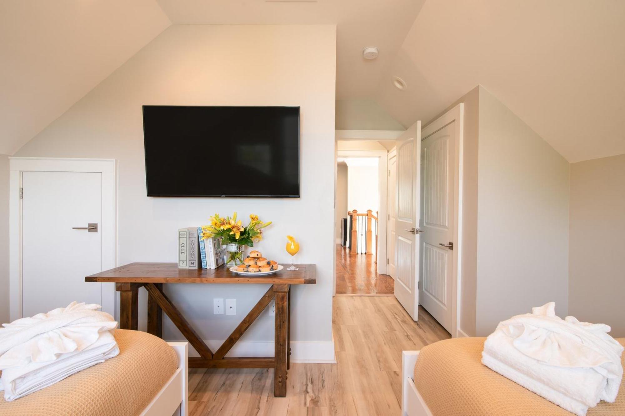 Edgewater By Avantstay Gorgeous Character Lakefront Home W Private Dock دستين المظهر الخارجي الصورة