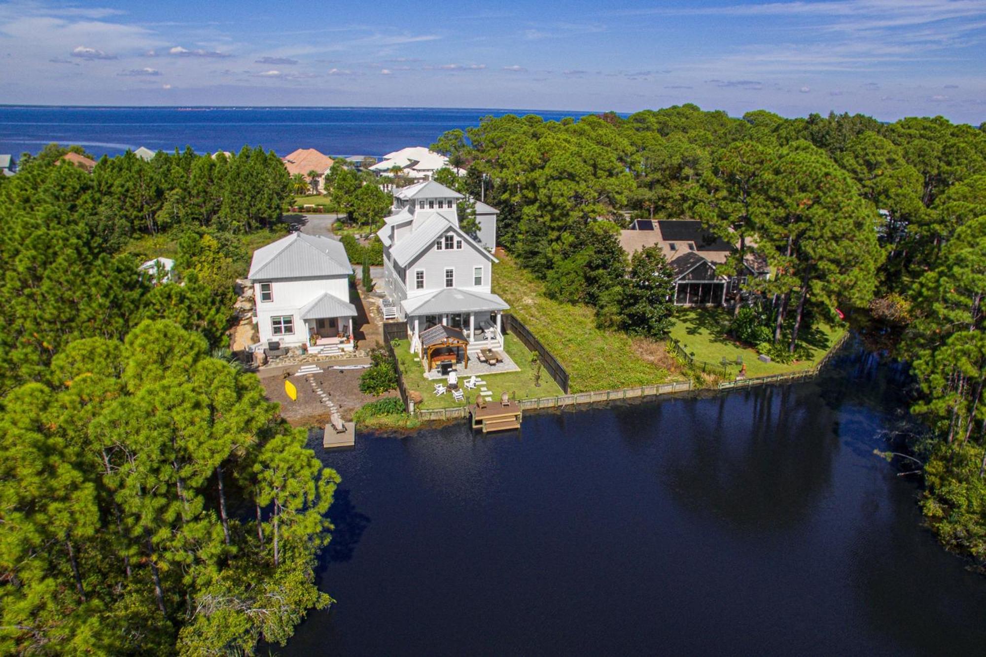 Edgewater By Avantstay Gorgeous Character Lakefront Home W Private Dock دستين المظهر الخارجي الصورة