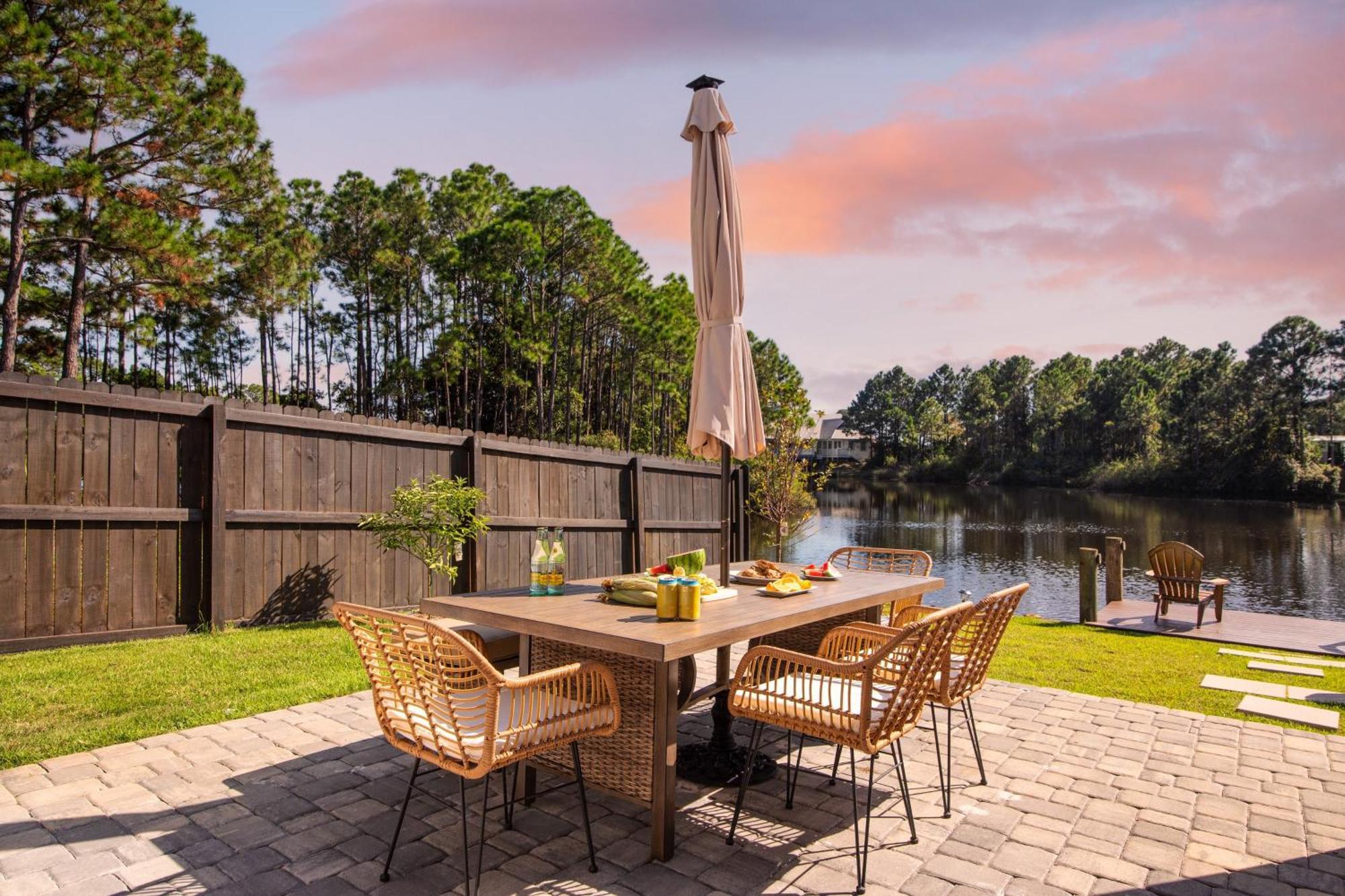 Edgewater By Avantstay Gorgeous Character Lakefront Home W Private Dock دستين المظهر الخارجي الصورة