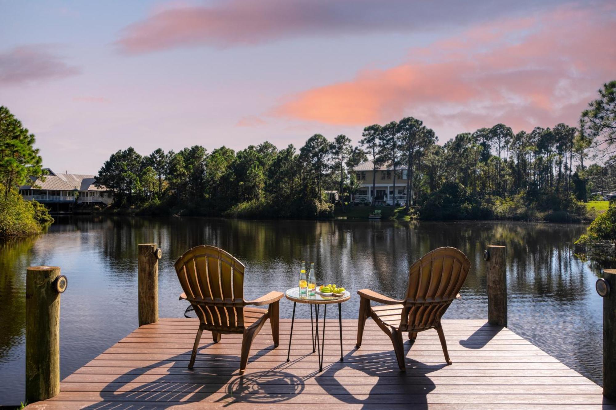 Edgewater By Avantstay Gorgeous Character Lakefront Home W Private Dock دستين المظهر الخارجي الصورة